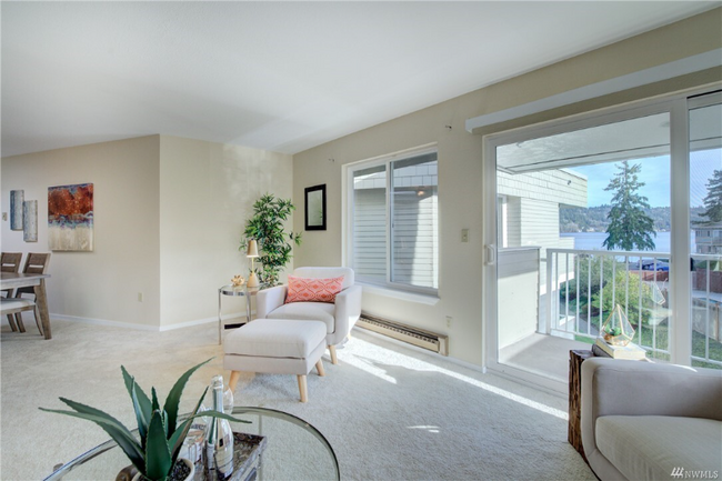 Building Photo - 4214 West Lake Sammamish Pkwy NE
