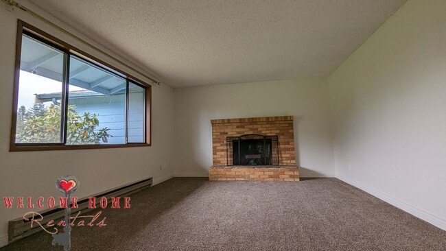 Building Photo - Huge 4-bedroom home with over 4 acres of l...