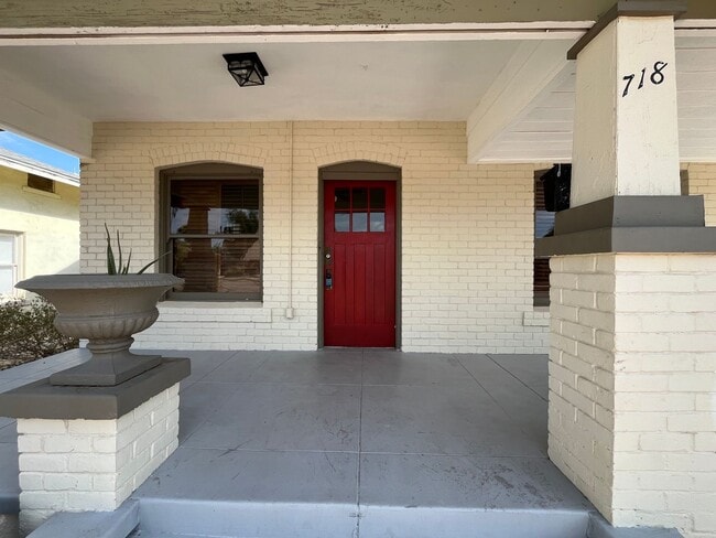 Building Photo - Historic, Charming Home in Coronado Distri...