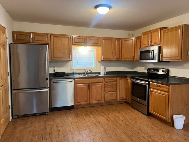 Foto del edificio - 2 Bed 1 Bath Single Family Home in North Pole- NO PETS