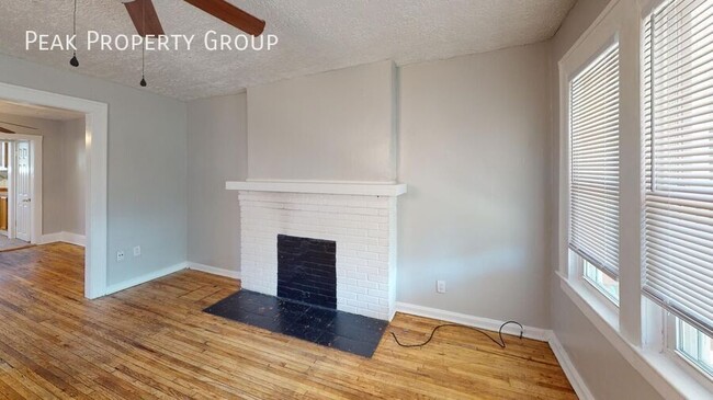 Building Photo - Available Now! Located in Weinland Park, j...