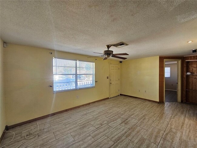 Foto del edificio - 3048 Coldwell Dr