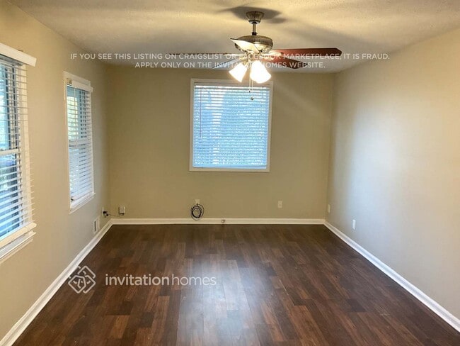 Foto del edificio - 504 Rivercrest Dr