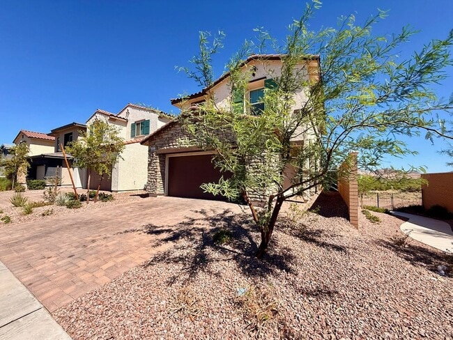 Building Photo - NEWLY UPGRADED 3 BED 2.5 BATH 2 CAR GARAGE...