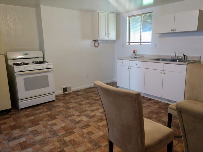 Kitchen - 90 Cherry St