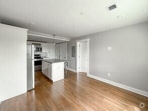 Building Photo - 468 Salem St