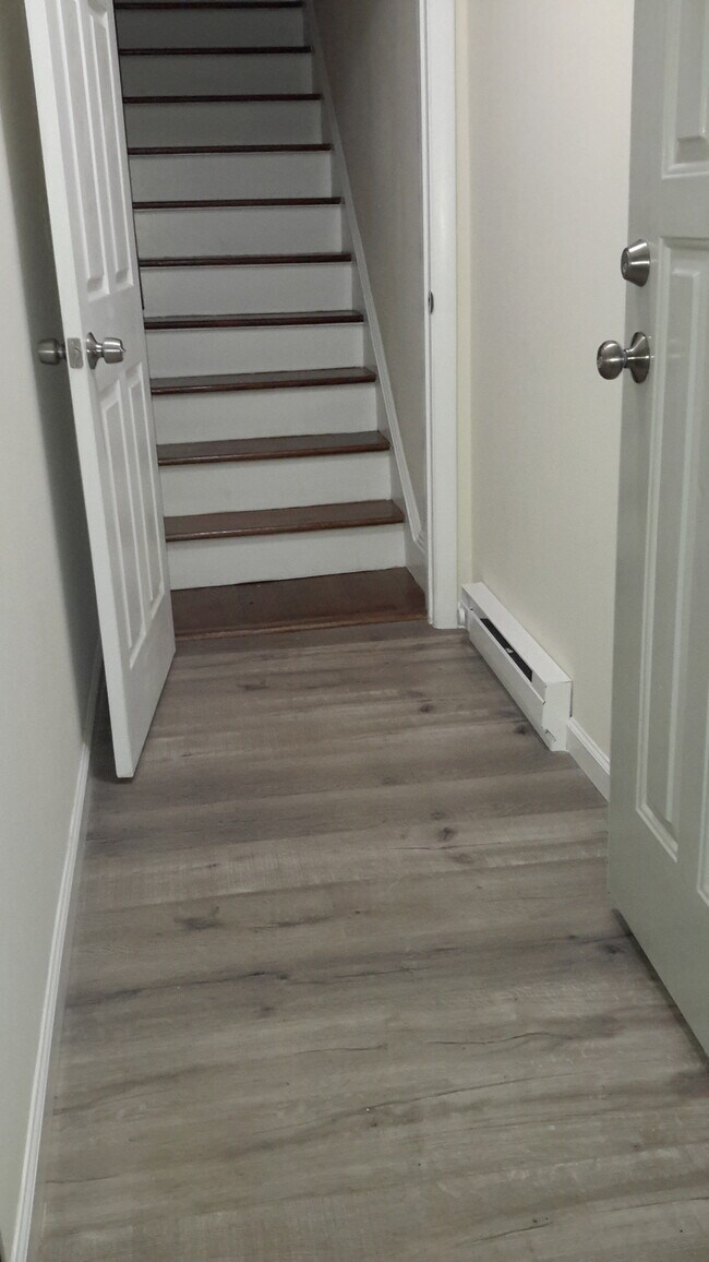 527 Wayne St Unit 2nd floor, Bridgeport, CT 06606 Apartments in Bridgeport, CT