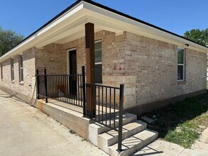 Building Photo - 1121 N 10th St