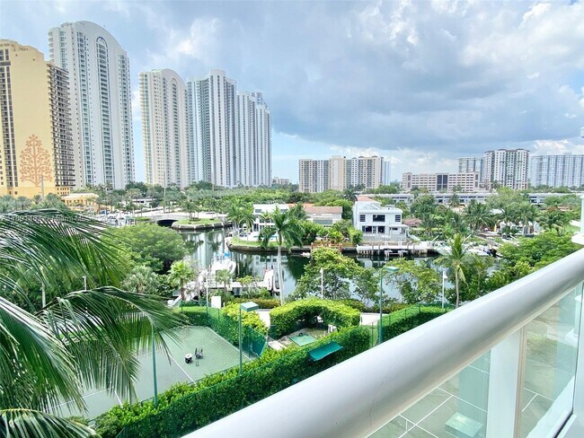 Building Photo - 16400 Collins Ave