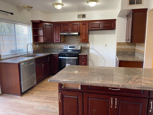 Foto del edificio - 16026 Timberhill Ln