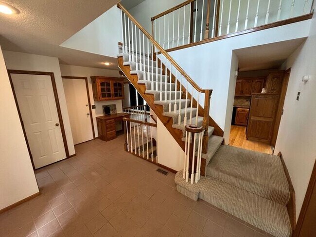 Foto del edificio - 4 Bedroom / 3.5 Bathroom Home In Overland ...