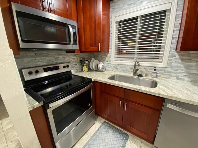 Foto del edificio - 1298 Warburton Ave