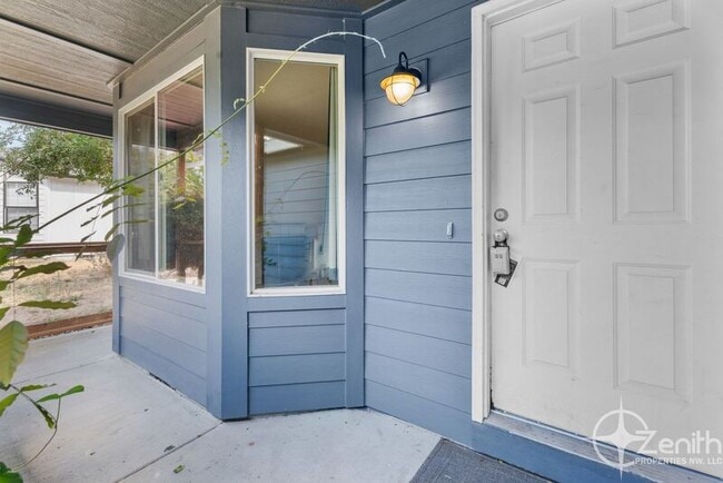 Building Photo - 16004 NE 47th St