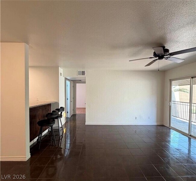 Foto del edificio - 5044 River Glen Dr