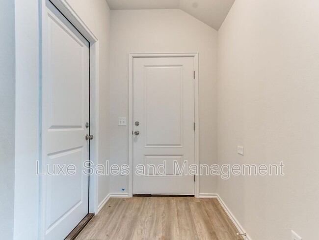 Building Photo - 3803 Franks Way