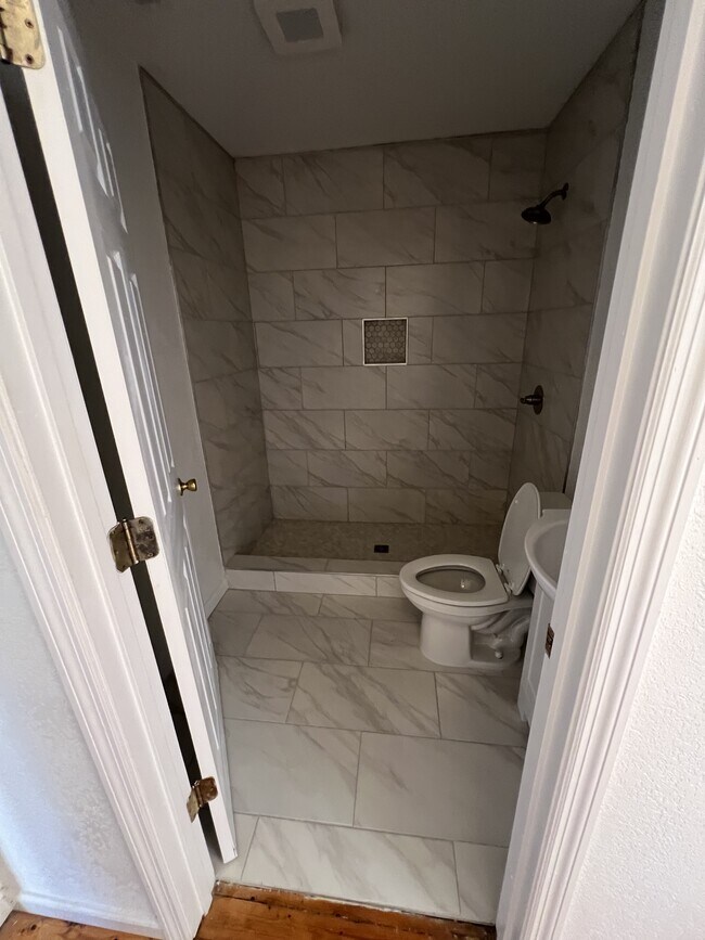 Foto del edificio - 607 Snow St