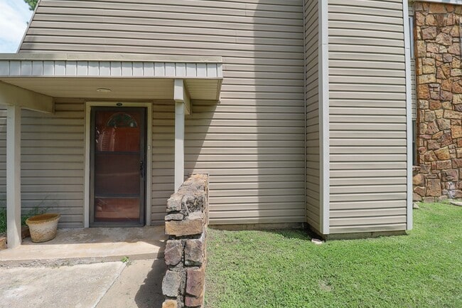 Building Photo - 2 Bed | 2 Bath Condo in Central Tulsa!