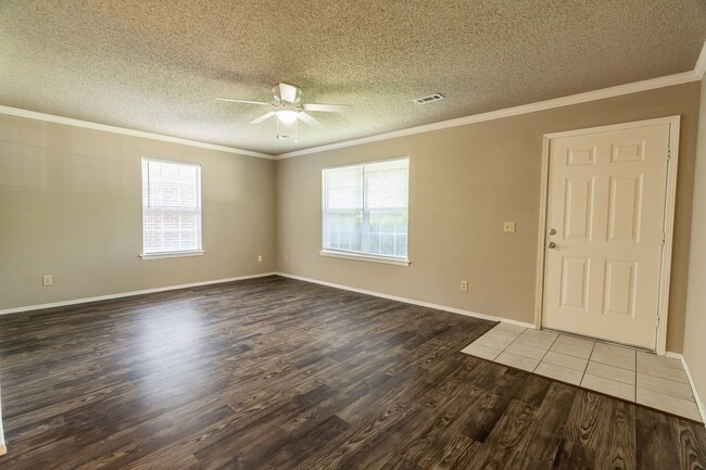 Foto del edificio - 572 Dockery Ln