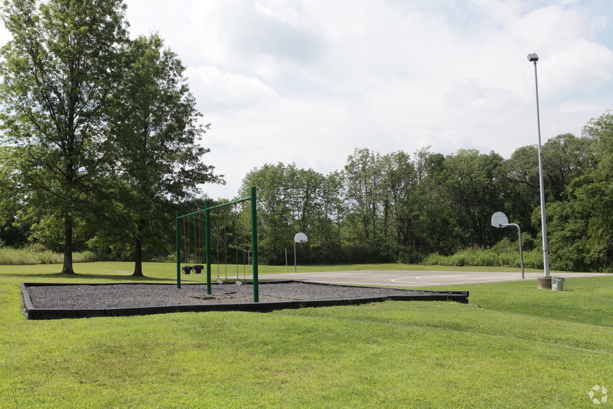 Building Photo - Huntingdon Village Apartments