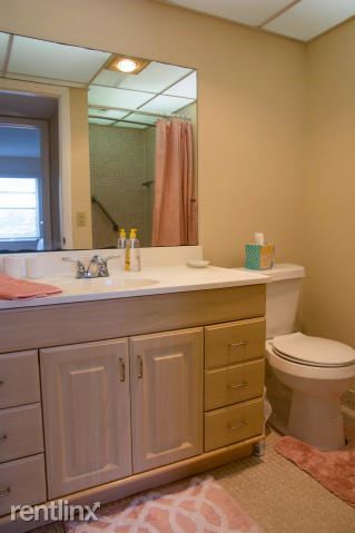 Building Photo - 2 br, 2 bath  - 779 Burgundy Q