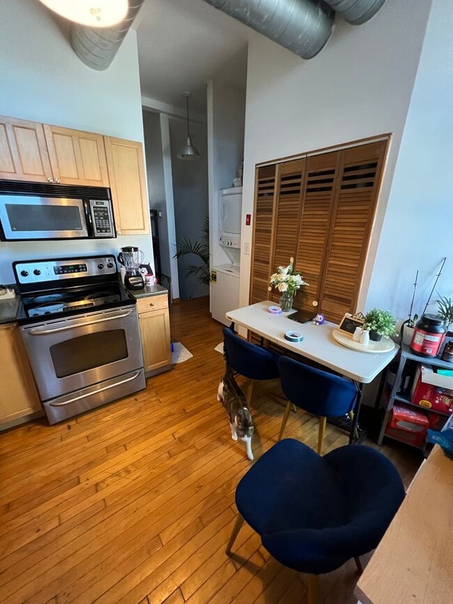 Building Photo - Downtown Bridgeport 1-Bed, 2-Bath with All...