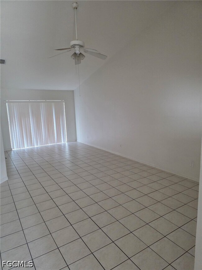 Foto del edificio - 910 Cape Coral Pkwy W