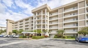 Building Photo - 2851 S Palm Aire Dr