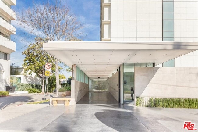 Foto del edificio - 818 N Doheny Dr