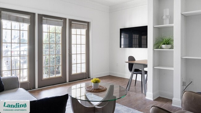 Building Photo - 925 Canterbury Rd NE