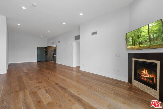 Foto del edificio - 7133 Hawthorn Ave