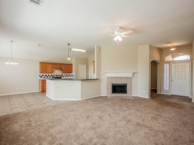 Foto del edificio - 6428 Canyon Lake Dr