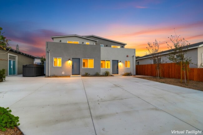 Foto del edificio - 3042-3044 J St