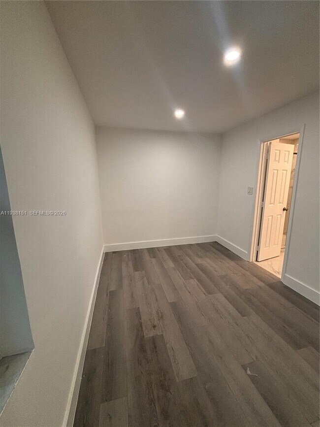 Foto del edificio - 2575 NW 112th St