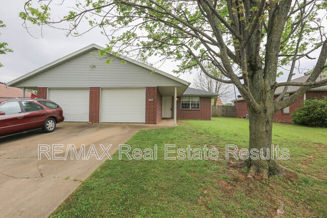 Building Photo - 2306 W Roselawn St