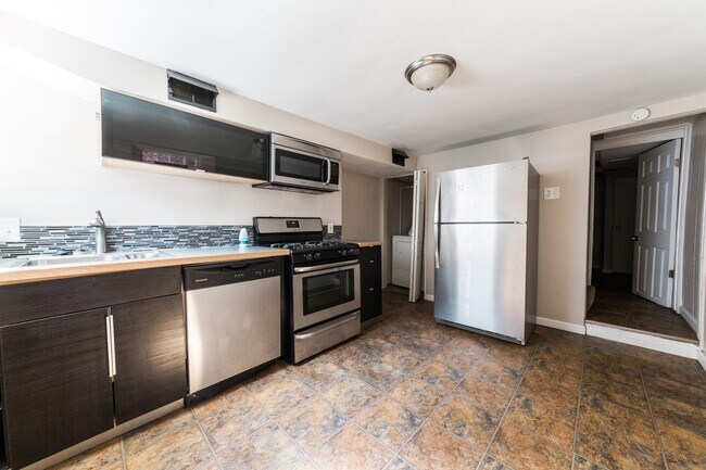 Building Photo - AVAILABLE JUNE 2026 - 2 Bedroom Home w/ loft in Prime MT. WASHINGTON Location!