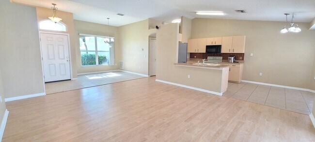 Foto del edificio - 6610 Nasser Ln