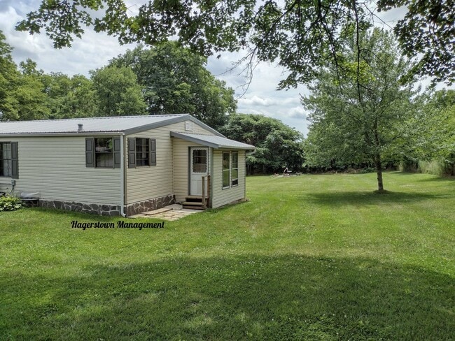 Building Photo - Property In Country Setting