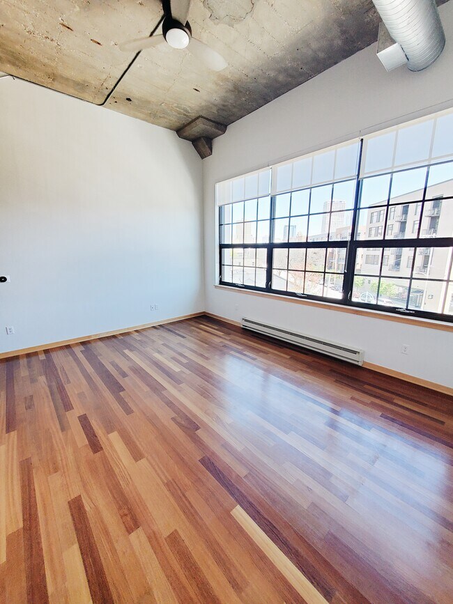 Foto del edificio - Stunning 1BED/1BATH Third Ward Condo