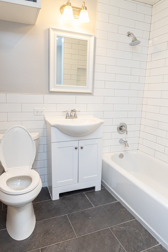 Foto del edificio - 3850 W Diversey Ave