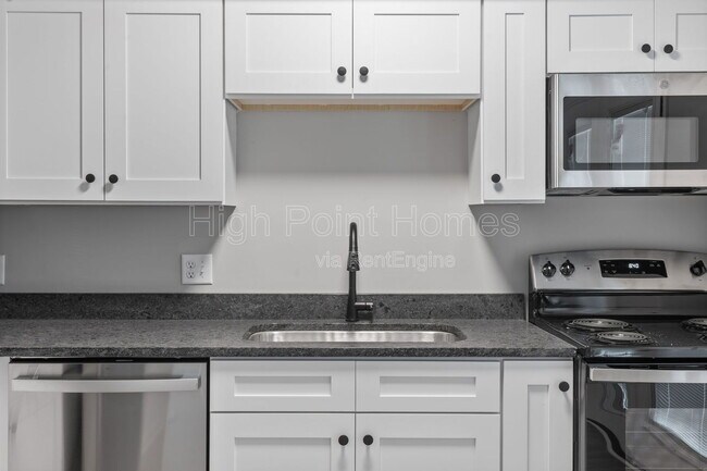 Building Photo - 400 Gallery Ln