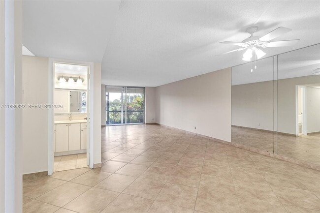 Foto del edificio - 9820 S Hollybrook Lake Dr