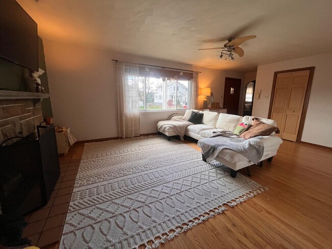 Foto del edificio - 128 Murrayhill Ave