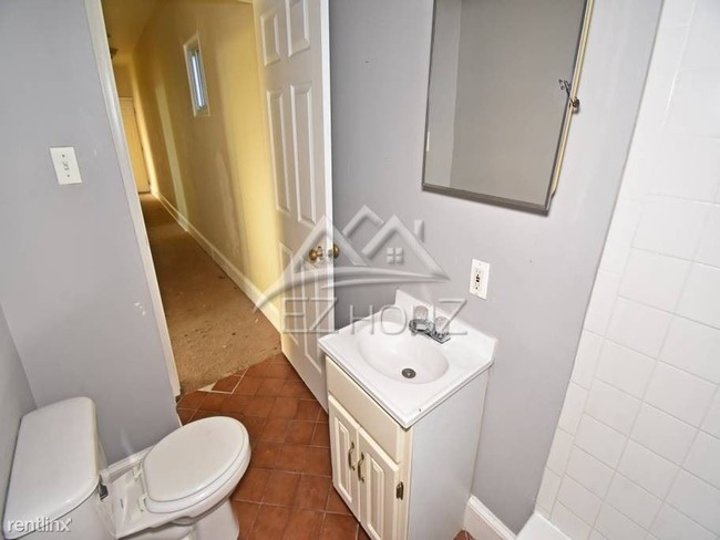 Building Photo - 2227 Linden Ave