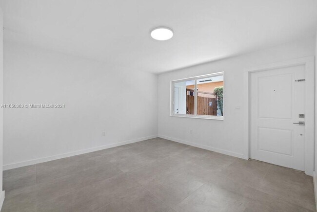 Foto del edificio - 2827 SW 24th St