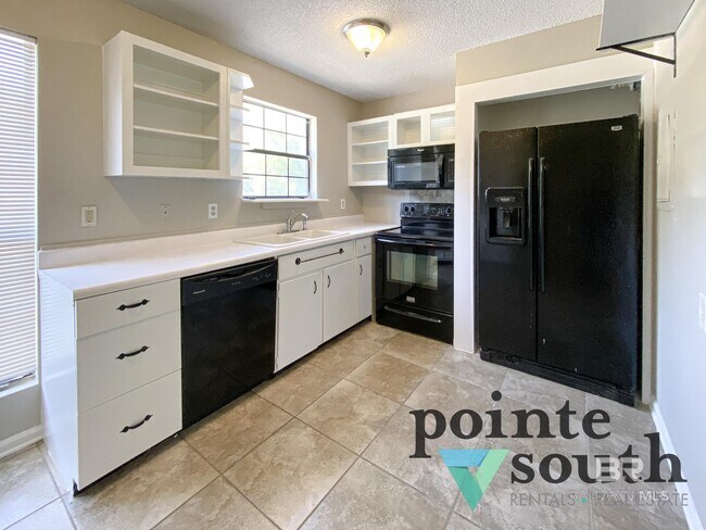 Foto del edificio - 6360 -B Schoel Ln