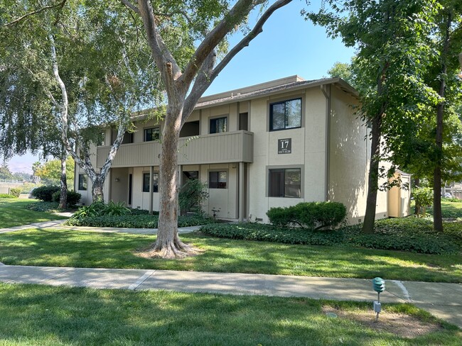 Foto del edificio - 1119 N Abbott Ave