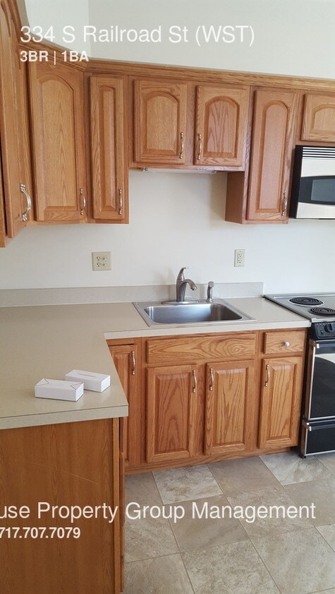Primary Photo - Clean 3 Bedroom unit