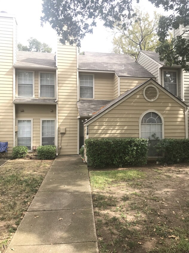 Primary Photo - 1/1.5/1 CAR GARAGE - IRVING TX