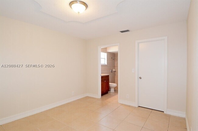 Building Photo - 1371 Denlow Ln