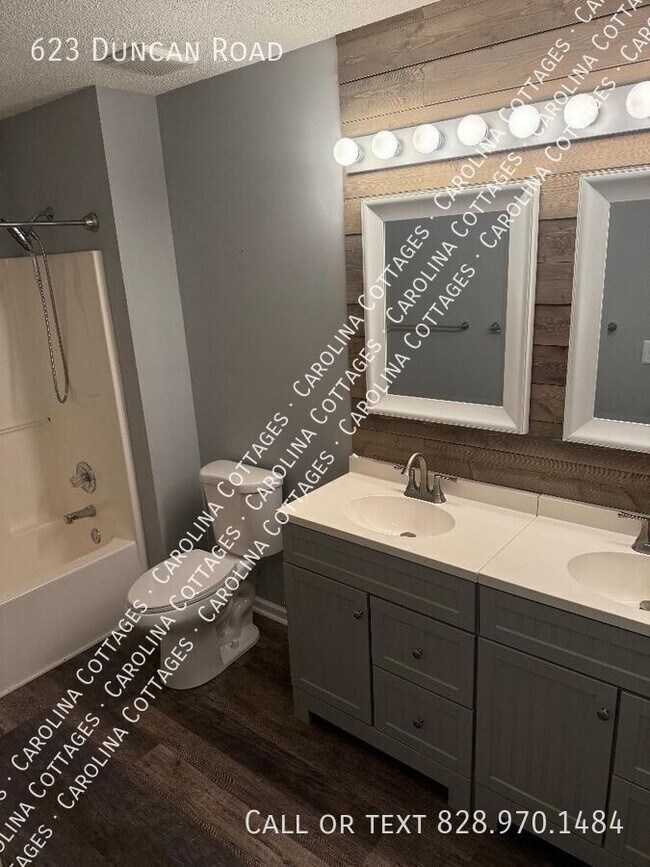 Foto del edificio - 623 Duncan Rd